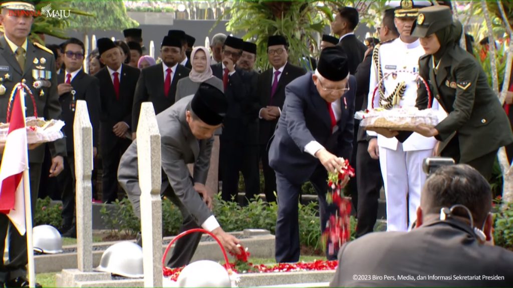 Presiden Jokowi Pimpin Upacara Peringatan Hari Pahlawan di TMP Kalibata